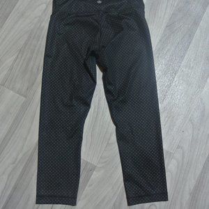 21" Inseam LULULEMON Capri Polka Dot 24" Waist 8" Rise EUC Soft Silky CUTE EUC
